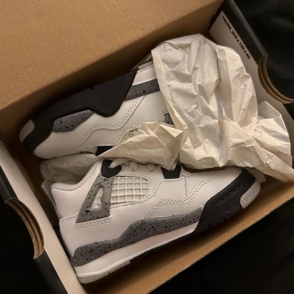 Jordan 4 Retro OG in Summit White and Fire Red